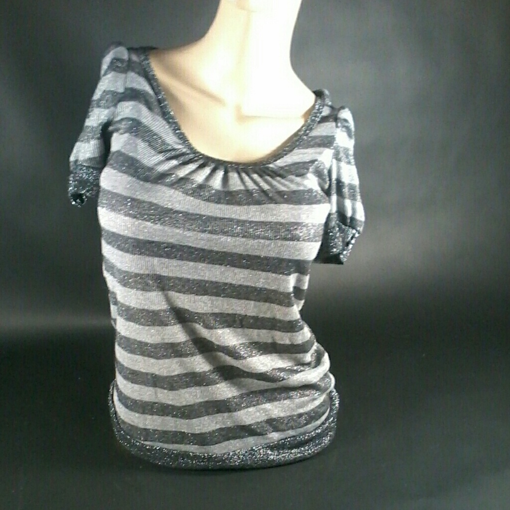 🌞 K-Mode silver and black blouse buttons shimmery